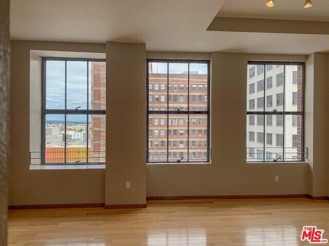 Foto del edificio - 541 S Spring St