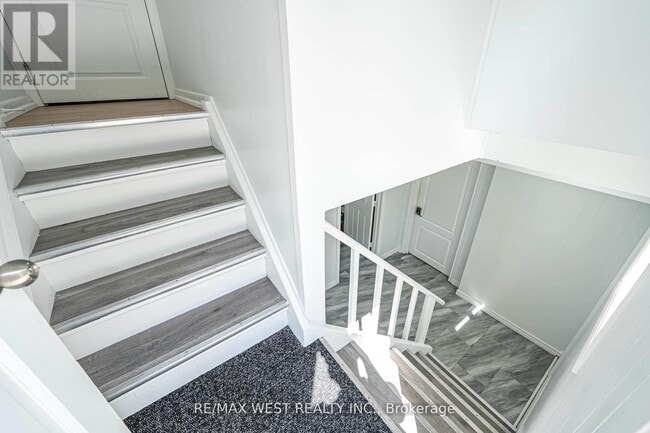 Building Photo - 59 Redcar Ave