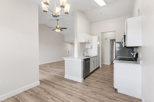 Foto del edificio - ** FAIRWAY PRESERVE ** 1 BED / 1 BATH CONDO - PET OK! - LAKE VIEW - NORTH NAPLES - ANNUAL RENTAL