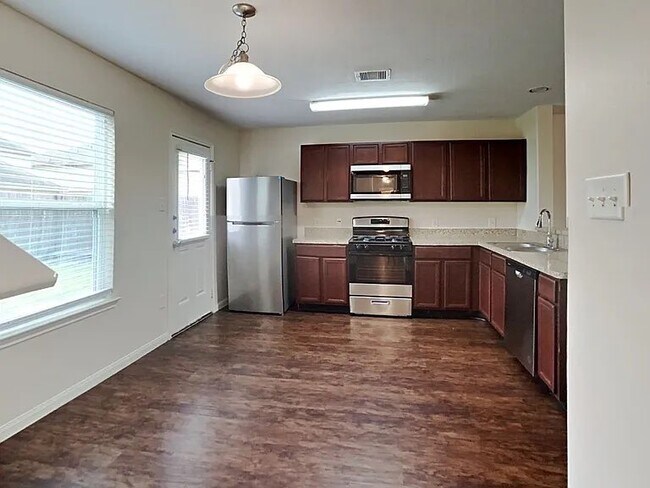 Foto del edificio - 12615 Mountain Daisy Rd