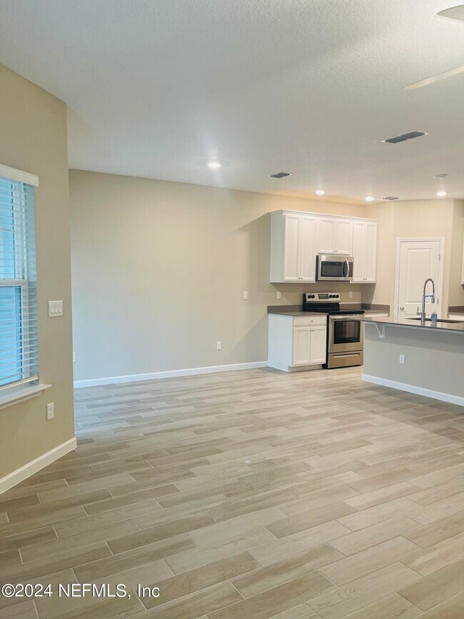 Foto del edificio - 12830 Josslyn Ln