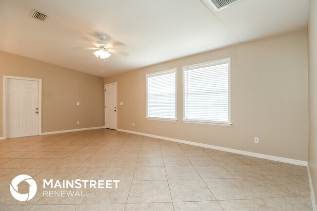 Foto del edificio - 721 NW Douglas Cir