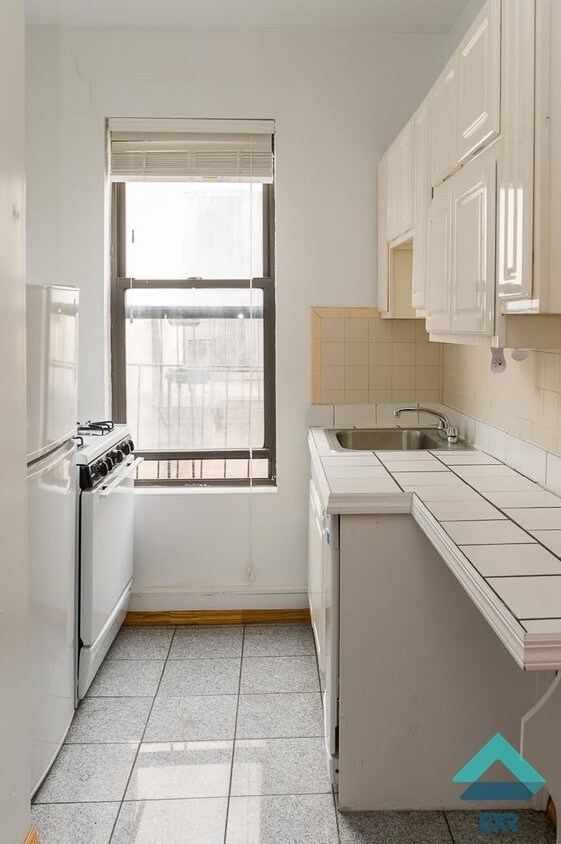 Primary Photo - 318 6th St