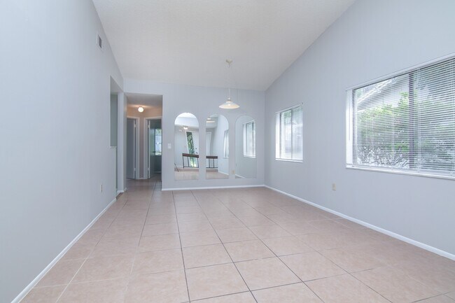 Foto del edificio - For Rent: Spacious 3 Bed/ 2 Bath Townhome ...