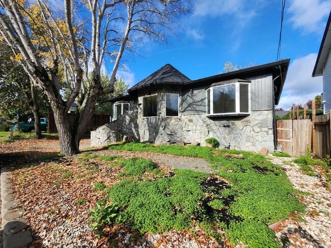 Building Photo - 715 Boyes Blvd