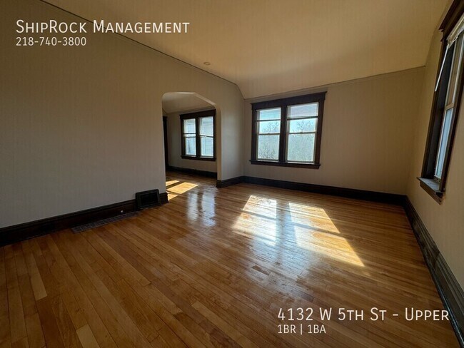 Foto del edificio - 4132 W 5th St