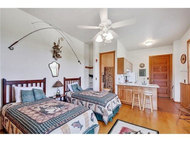 Interior - 1350 S Canoe Creek Rd