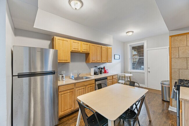 Foto del edificio - 907 W Agatite Ave