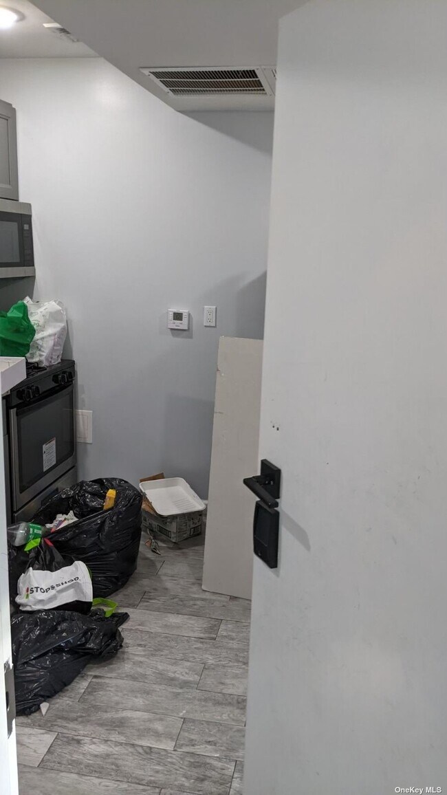 Foto del edificio - 211-07 Jamaica Ave