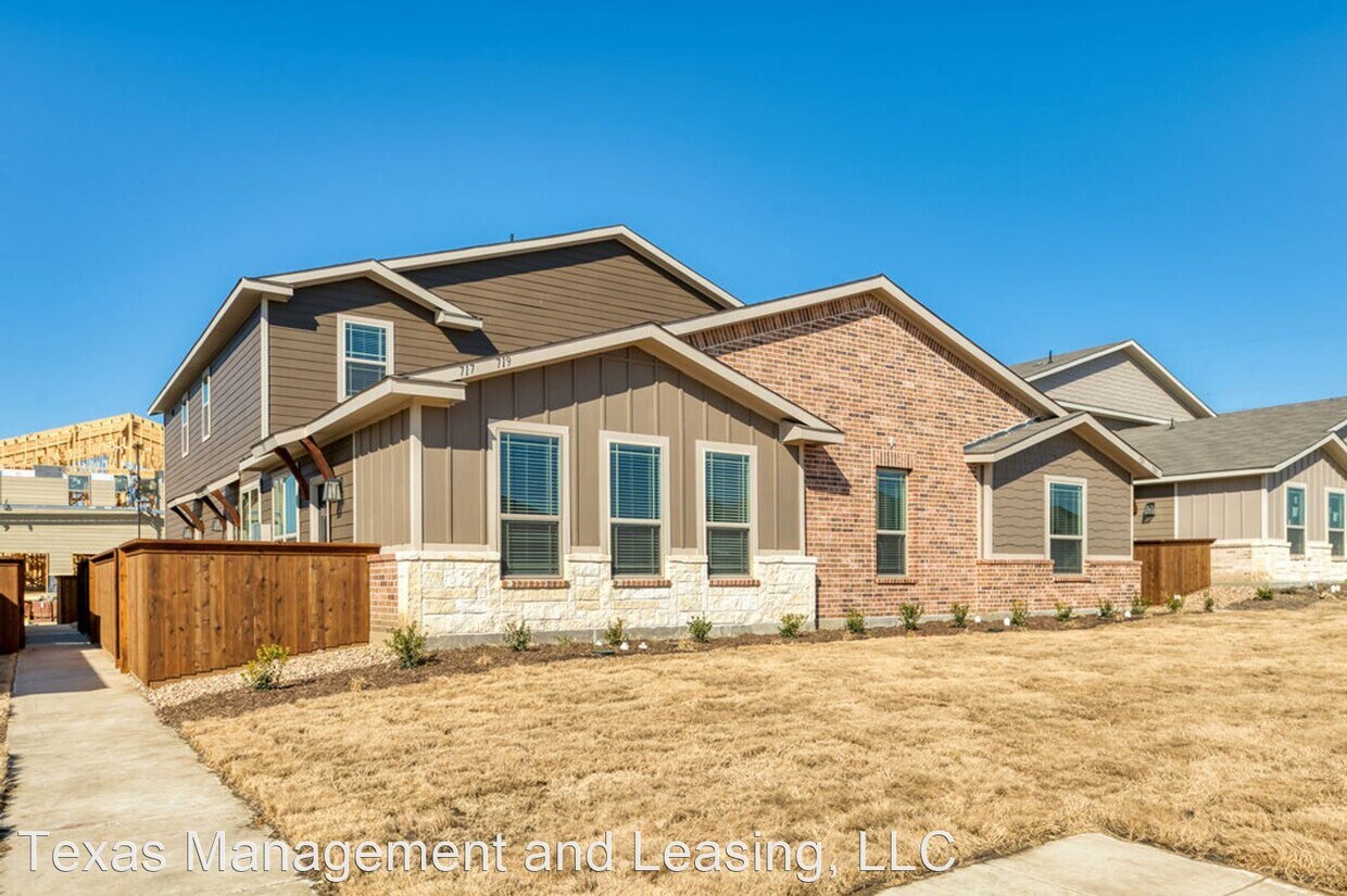 2 br, 1.5 bath House 719 Harvest Moon Drive House Rental in Venus