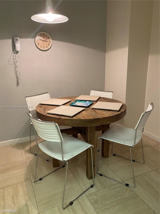 Building Photo - 2 br, 2 bath Condo - 9801 Collins Ave Apt 16W