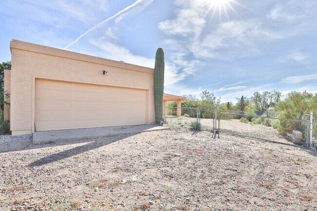 Building Photo - 8124 E Oasis St