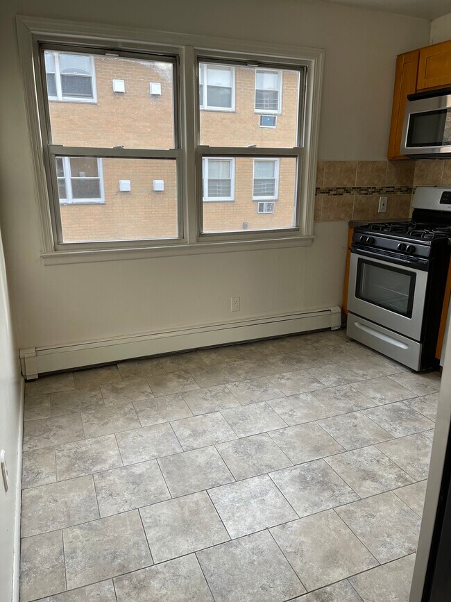 Foto del edificio - 1390 Paterson Plank Rd