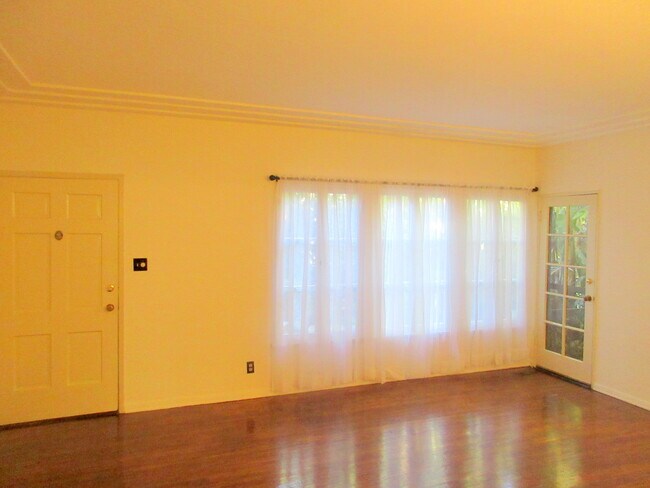 Foto del edificio - 6618 W Olympic Blvd