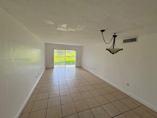 Foto del edificio - 7348 SW 82nd St