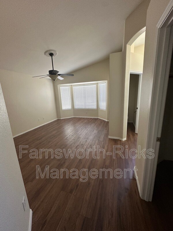 Building Photo - 5730 E Holmes Ave