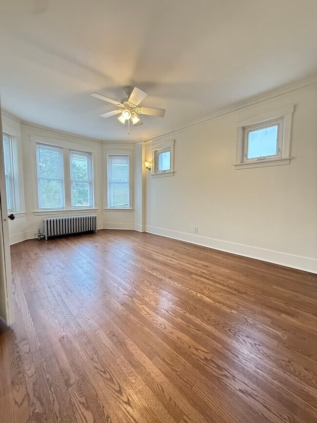 Foto del edificio - 2053 N Sawyer Ave