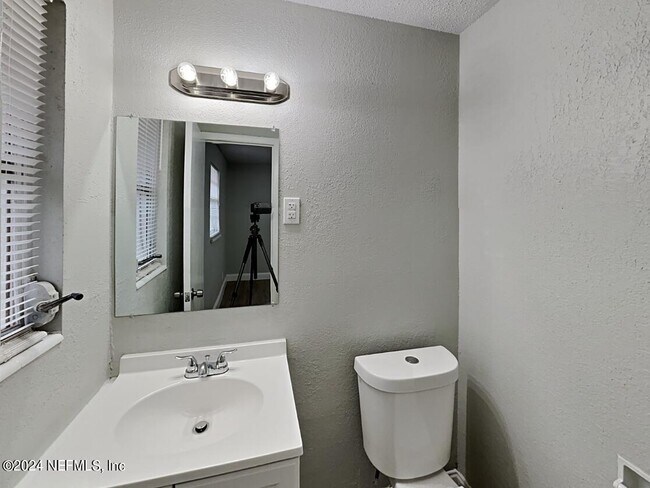 Building Photo - 9615 Gisborne Dr