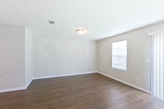 Building Photo - 1303 Mull St
