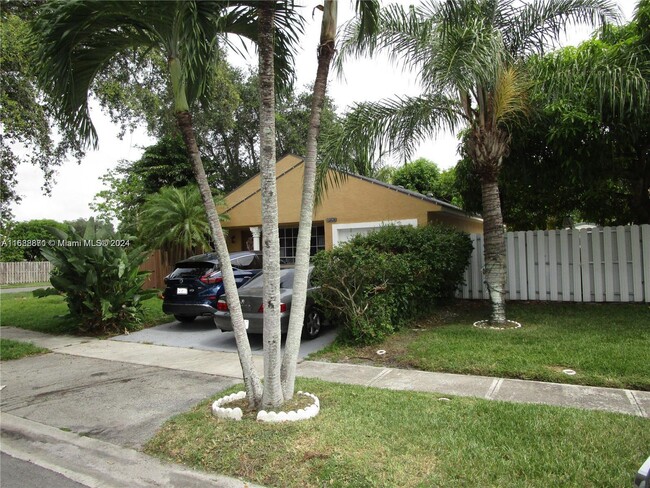 Foto del edificio - 1490 SW 85th Terrace