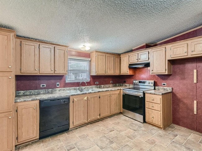 Building Photo - 6125 Saddler Ln