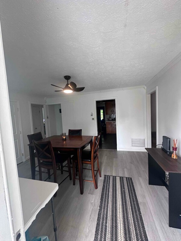 Building Photo - 5609 White Oak Dr