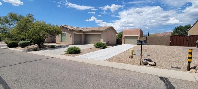 Building Photo - 9649 S San Esteban Dr