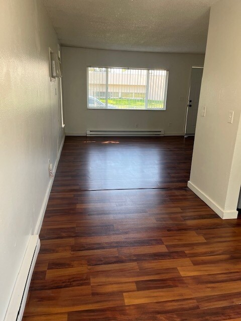 Foto del edificio - 2305 E Hartson Ave