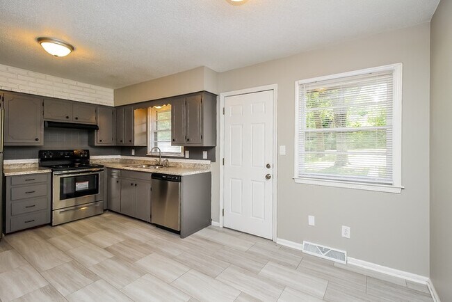 Building Photo - 3 Bedroom Beauty in Grandview