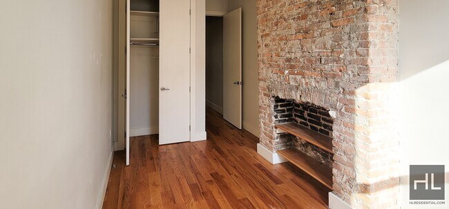 Building Photo - 285 Irving Avenue Unit #3R