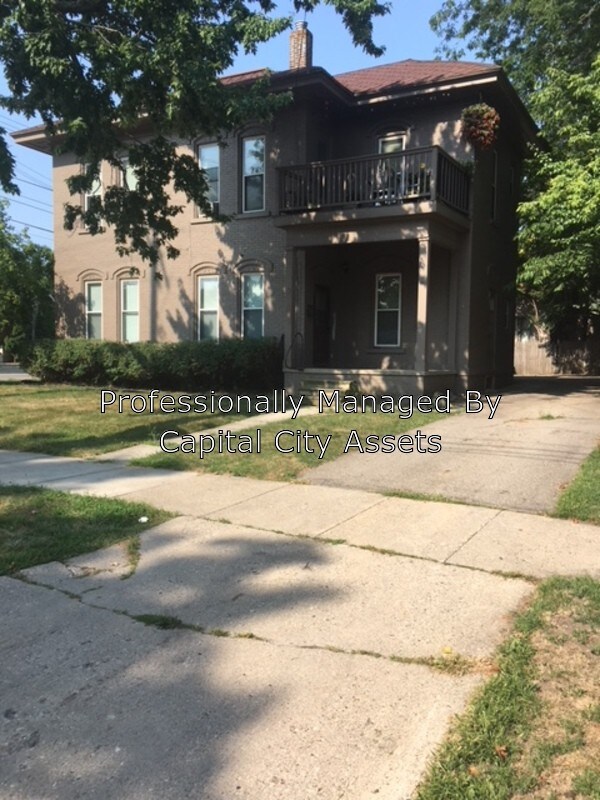 Primary Photo - 300 E Oakland Ave