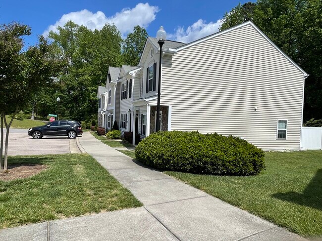 Building Photo - 2024 Grassy Banks Dr