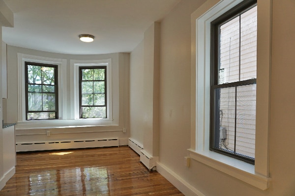 Building Photo - 102 Willow St