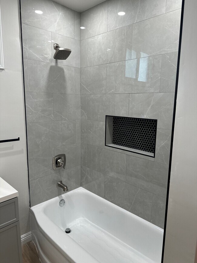 Foto del edificio - 4531 Hazeltine Ave