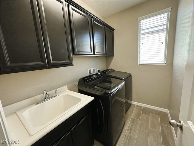 Building Photo - 9616 Arbor Rose Ct
