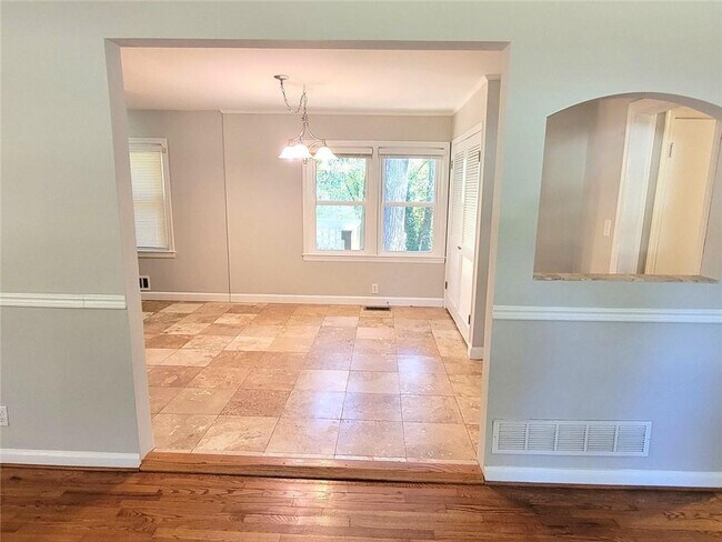 Foto del edificio - 1061 Homewood Ct