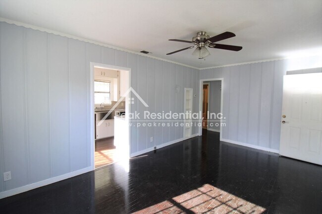 Building Photo - Updated 1bd/1ba Tahoe Park Home with 1 Car...