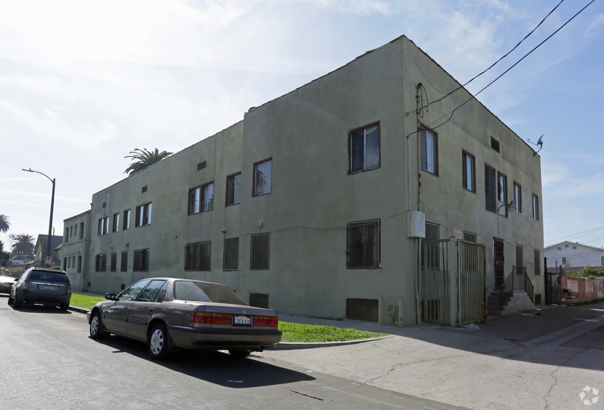 Building Photo - Del Rey Urban Income Funds, LLC