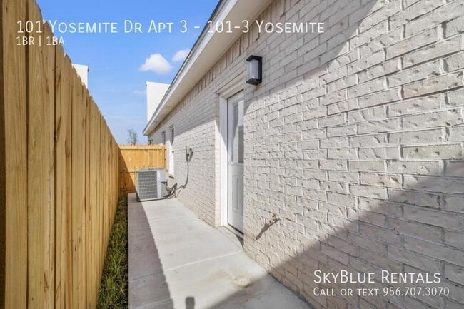 Building Photo - 101 Yosemite Dr