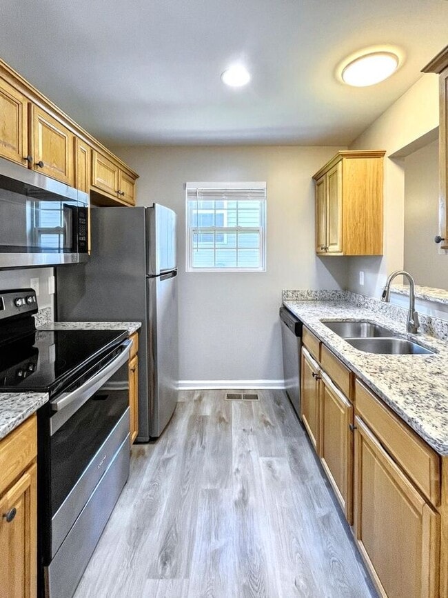 Building Photo - 3-Bedroom Home with Convenient Access to N...