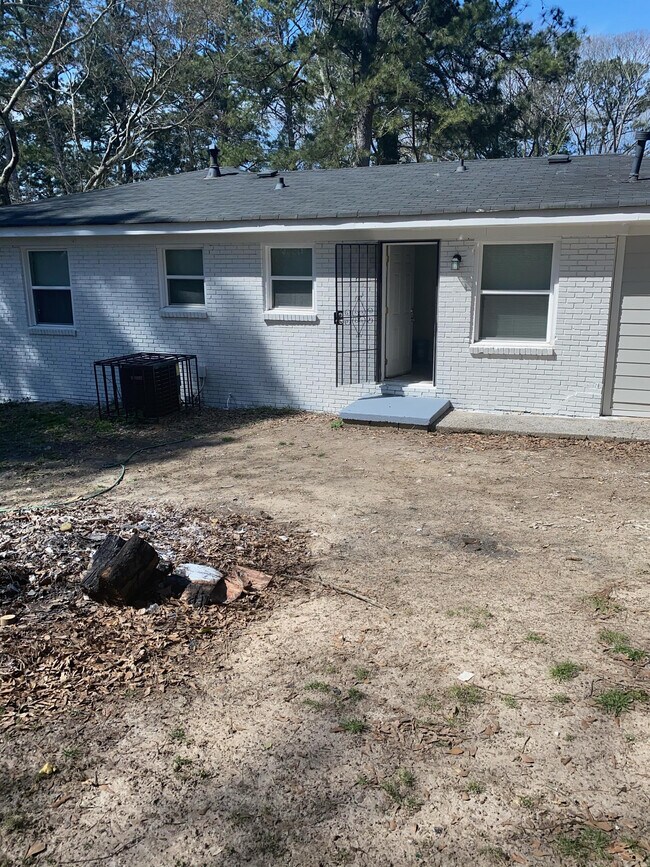 Building Photo - 2360 Locust Ln SE