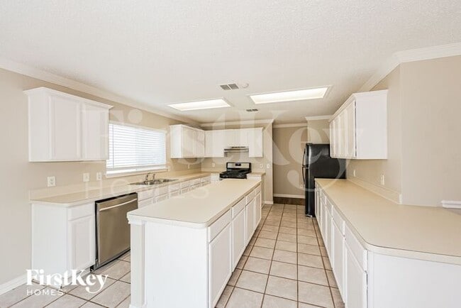 Building Photo - 301 Sunset Oaks Dr