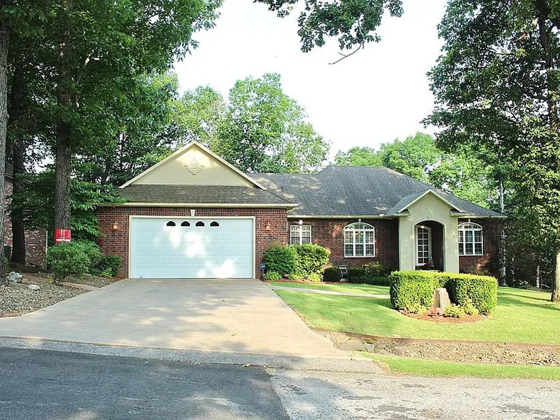 Primary Photo - Bentonville Spacious 2 Story 4-bedroom 3 f...