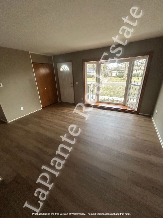 Building Photo - Charming 3-bedroom, 2-bathroom home located in the heart of Maumee