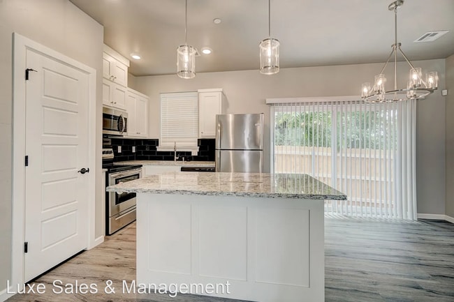 Building Photo - 2 br, 2 bath House - 1138 N. Blackwelder A...