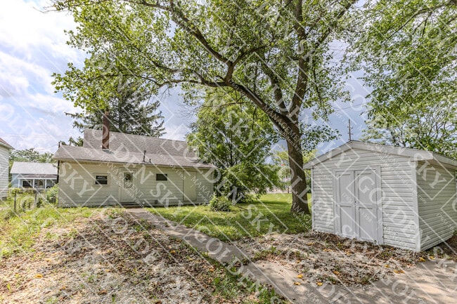 Building Photo - 628 W Memorial Dr