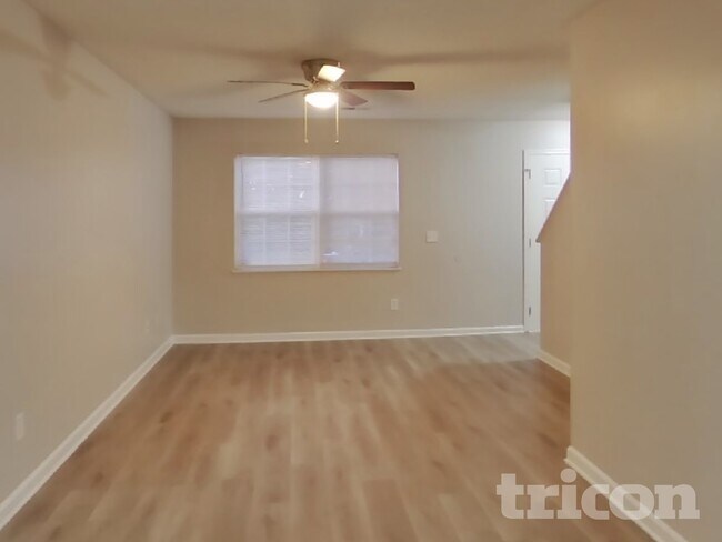 Foto del edificio - 131 Quiet Grove Dr