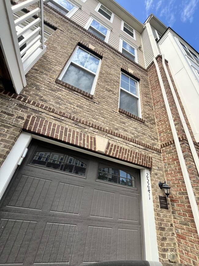 Building Photo - 25241 Orchard View Ter