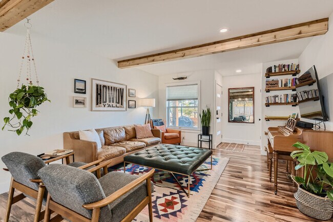 Building Photo - Casa Verde 4 BR Mid-century Charmer in Old...
