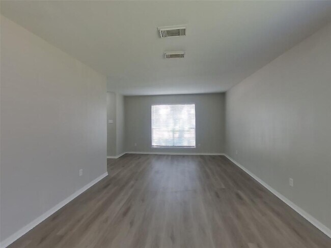 Foto del edificio - 3607 Lakeaires Ln